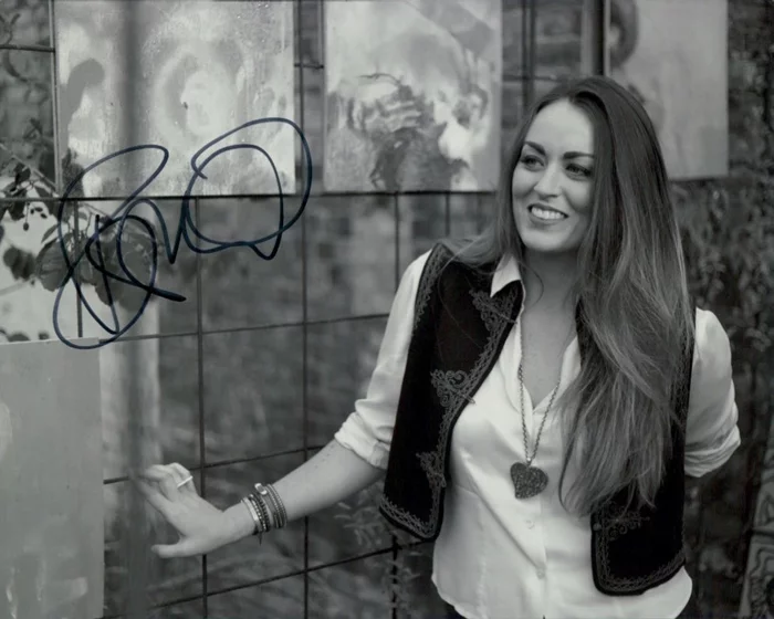 Roisin O autograph