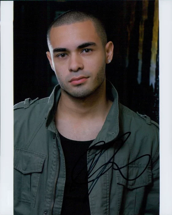Gabriel Chavarria autograph