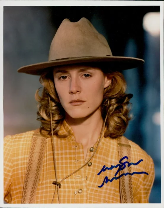 Mary Stuart Masterson autograph