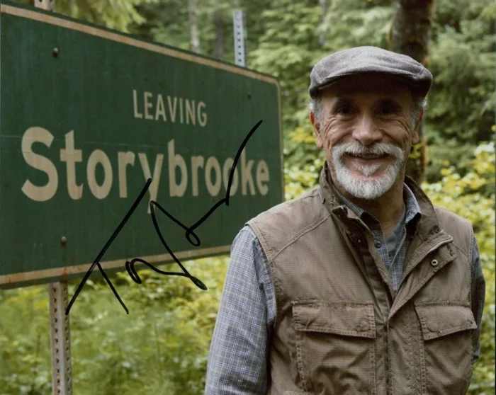 Tony Amendola autograph