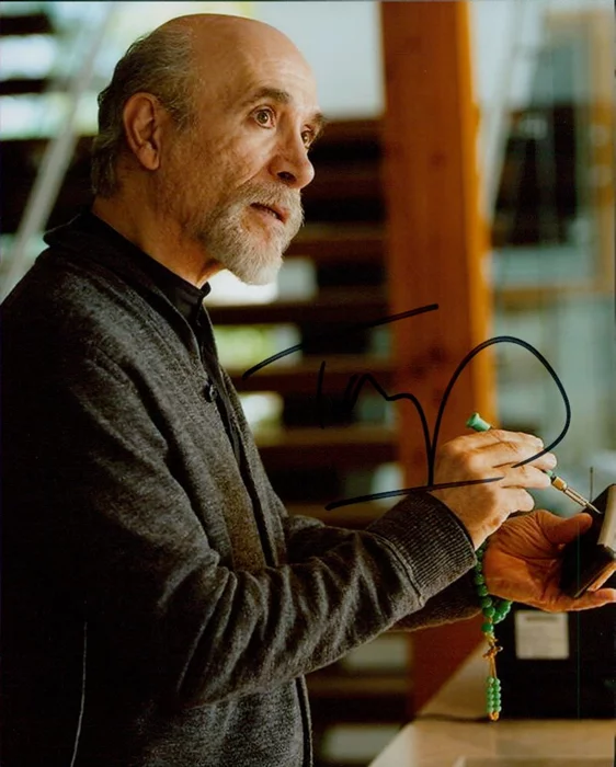 Tony Amendola autograph