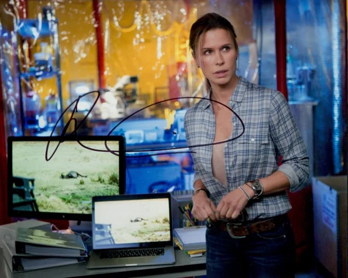Rhona Mitra autograph