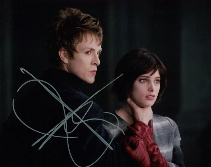 Charlie Bewley autograph