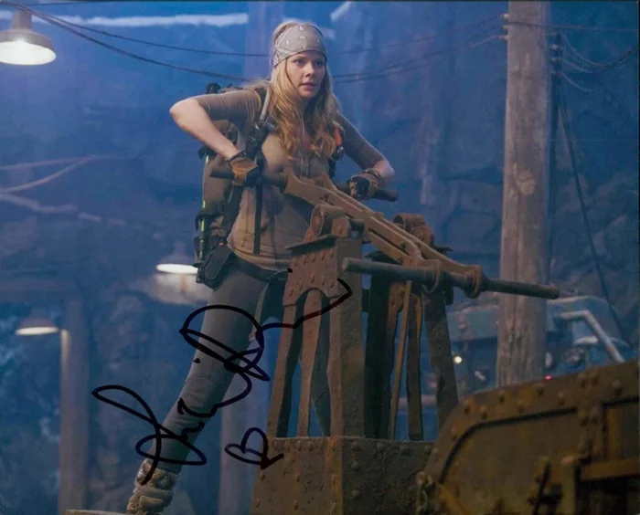 Anita Briem autograph