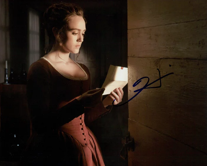 Heather Lind autograph