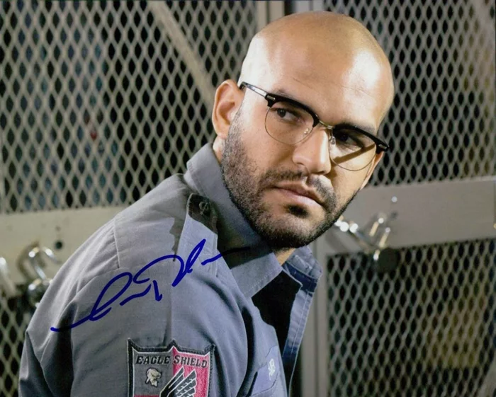 Amaury Nolasco autograph