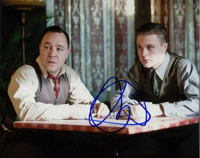 Michael Pitt autograph