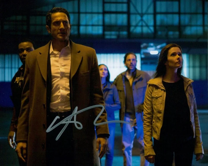 Sasha Roiz autograph
