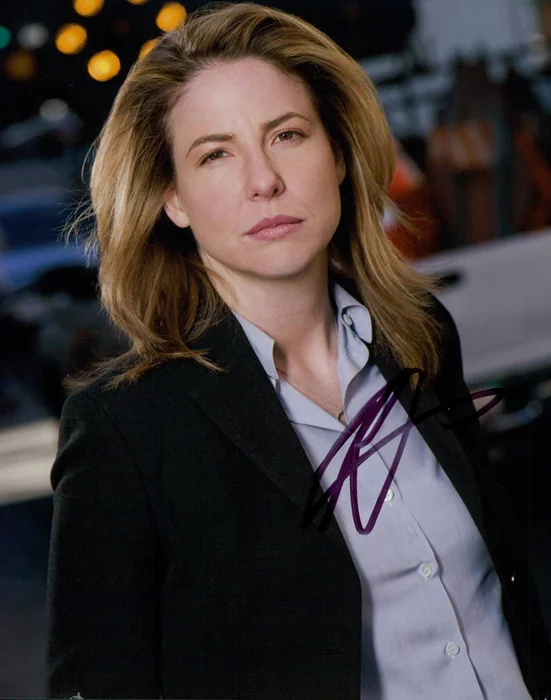 Robin Weigert autograph