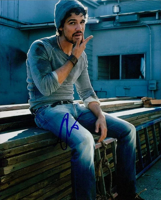 Steven Strait autograph