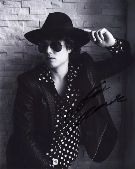 Adam Allende autograph