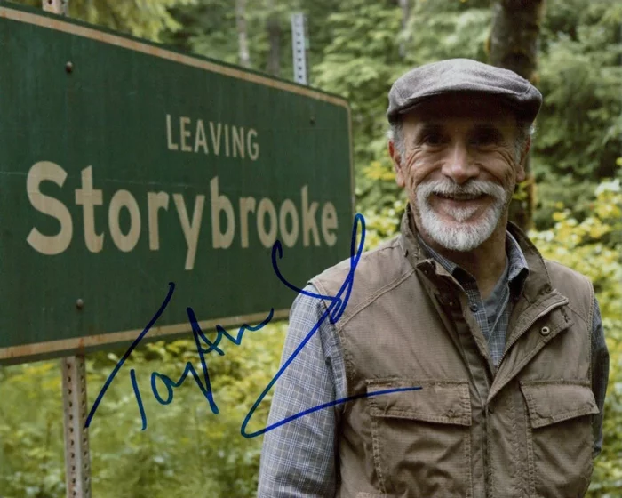 Tony Amendola autograph