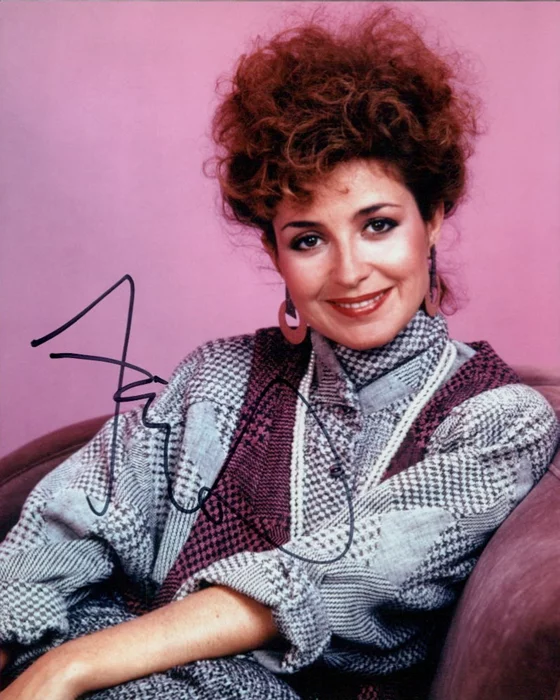 Annie Potts autograph