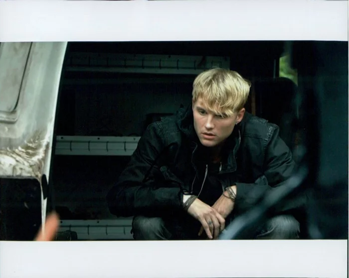 Toby Hemingway autograph