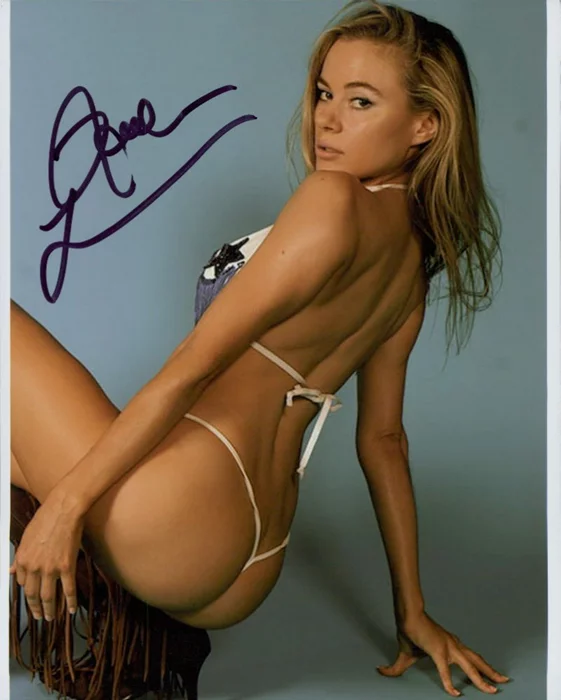 Paula LaBaredas autograph