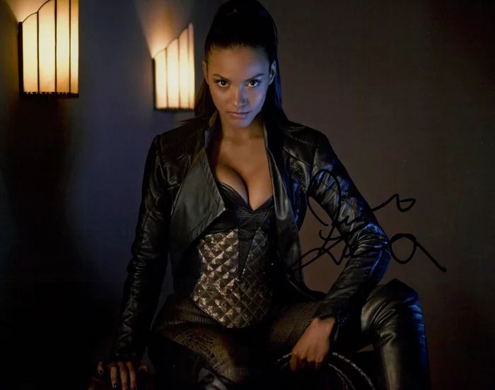 Jessica Lucas autograph