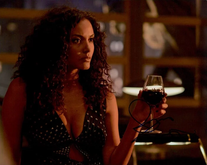 Jessica Lucas autograph
