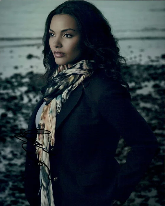 Jessica Lucas autograph