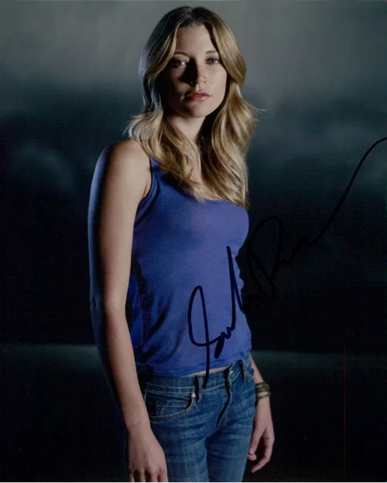 Sarah Roemer autograph