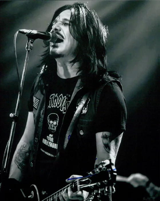 Gilby Clarke autograph