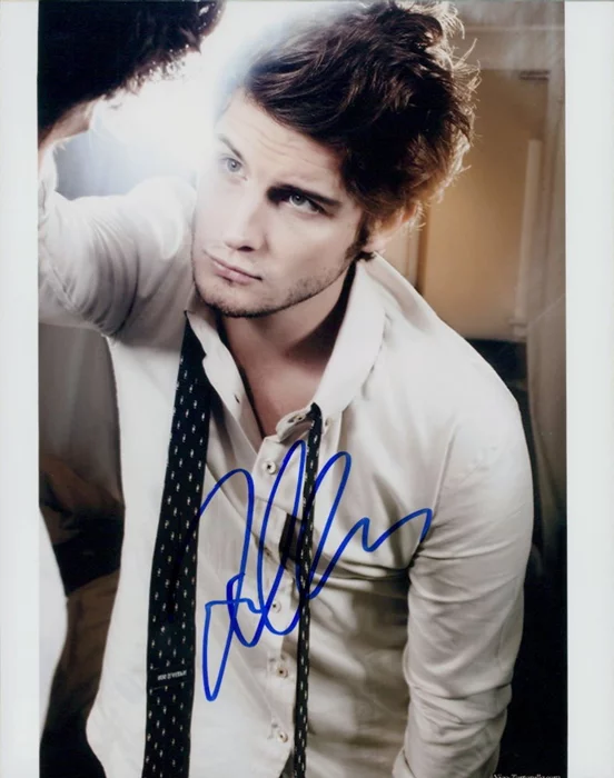 Nico Tortorella autograph