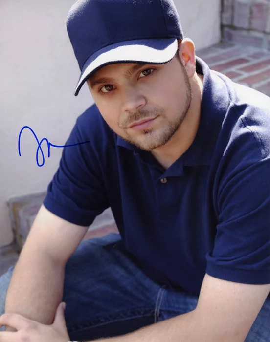 Jerry Ferrara autograph