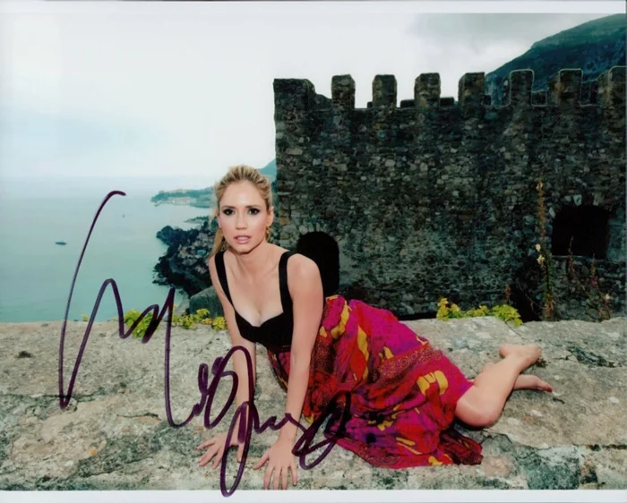 Ashley Jones autograph