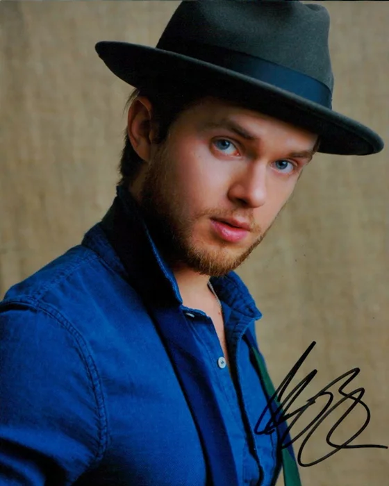 Chris Brochu autograph