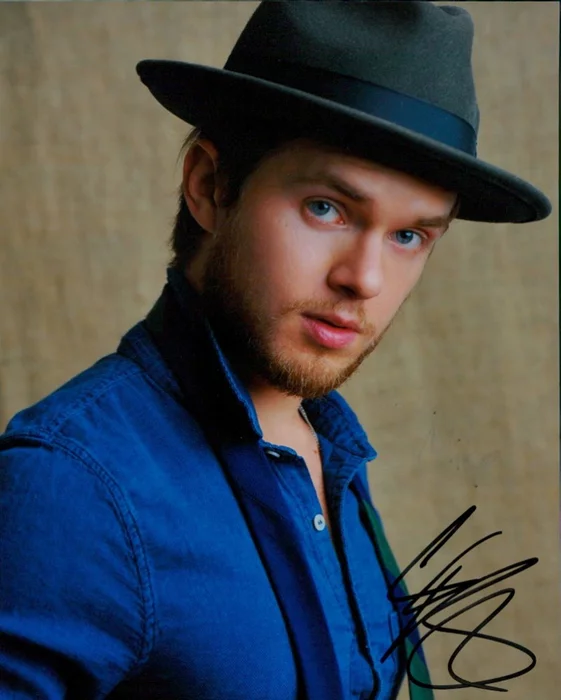 Chris Brochu autograph