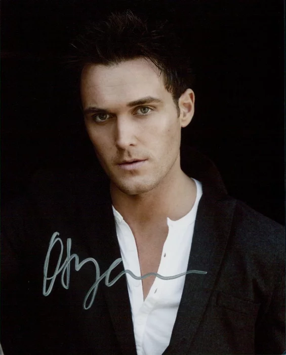 Owain Yeoman autograph