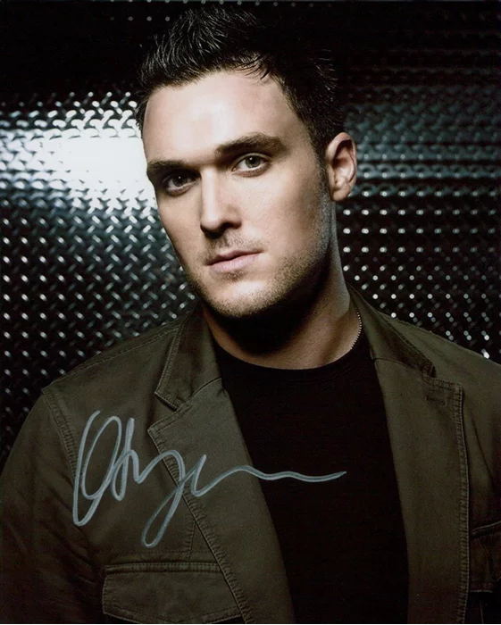 Owain Yeoman autograph