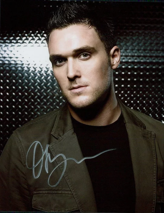 Owain Yeoman autograph