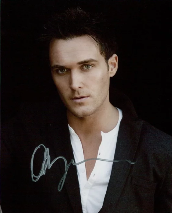 Owain Yeoman autograph