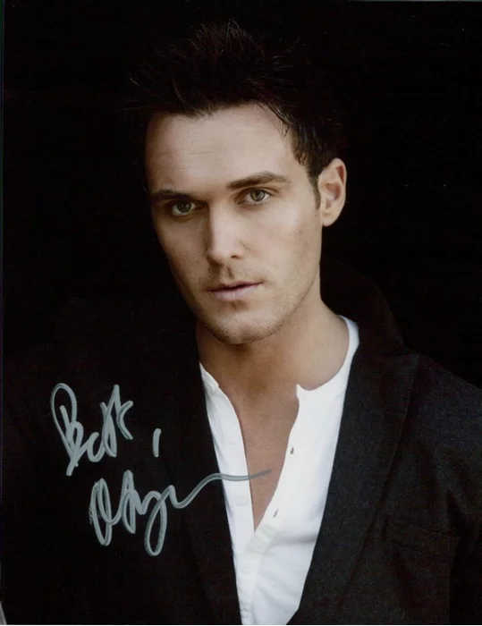 Owain Yeoman autograph