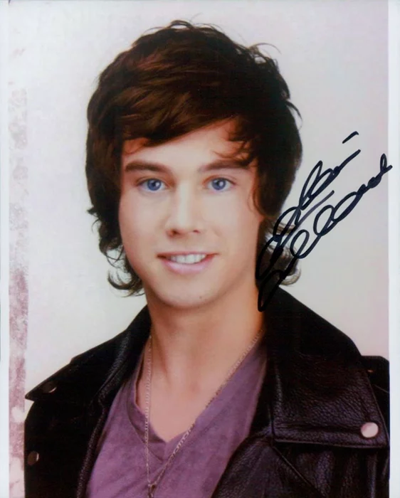 Adam Allende autograph