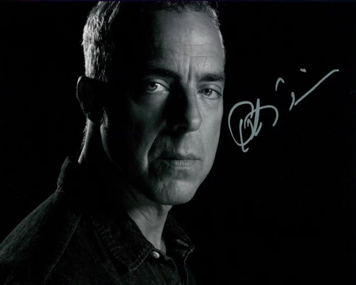 Titus Welliver autograph