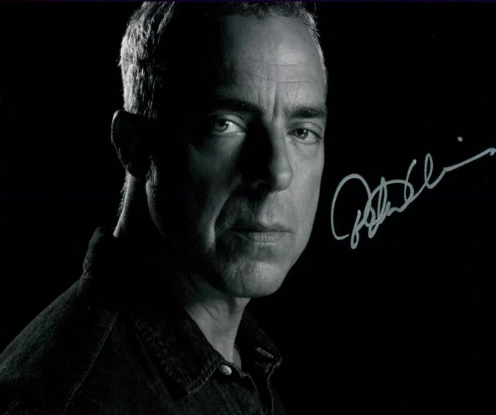 Titus Welliver autograph