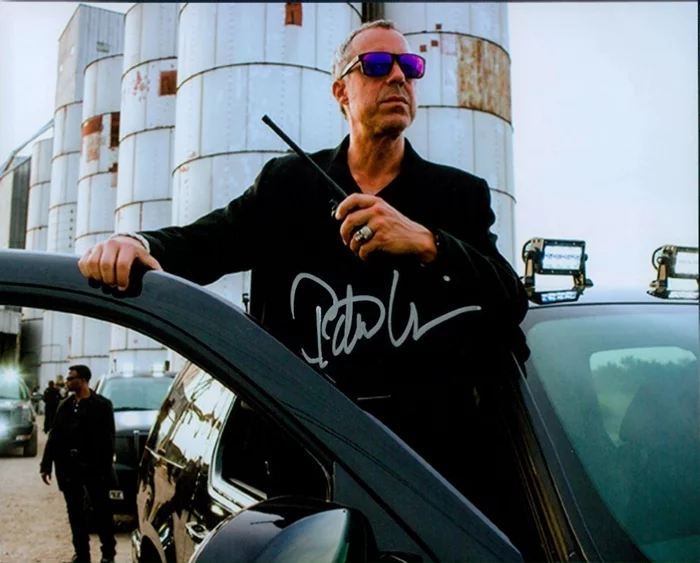 Titus Welliver autograph