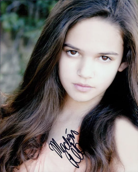 Madison Pettis autograph