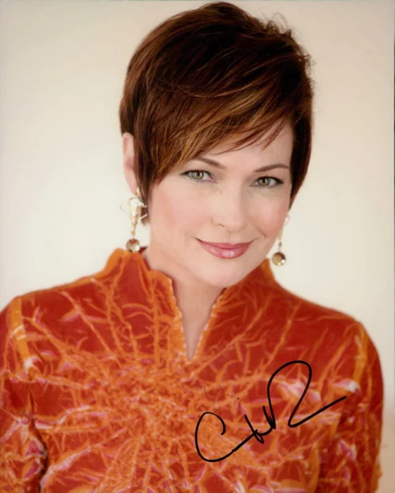 Carolyn Hennesy autograph