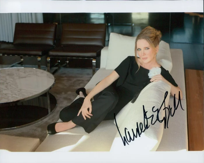 Lauralee Bell autograph