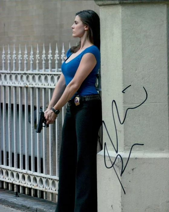 Milena Govich autograph