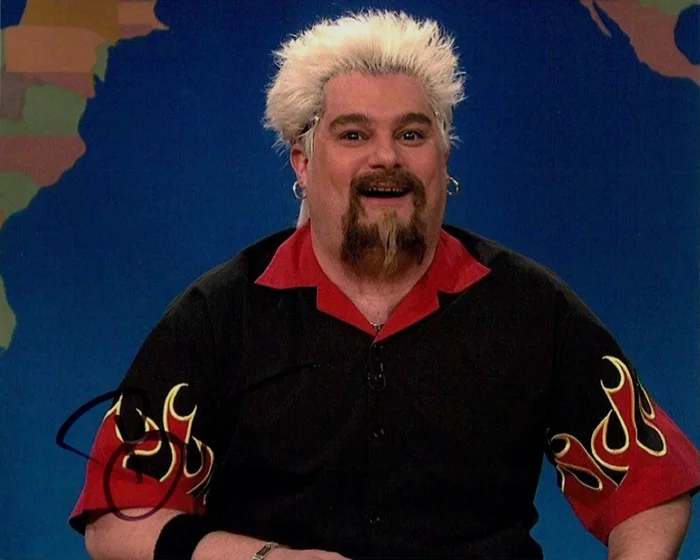 Bobby Moynihan autograph