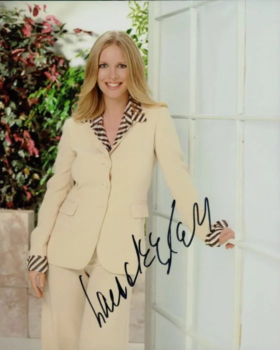 Lauralee Bell autograph