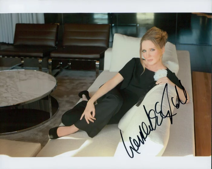 Lauralee Bell autograph