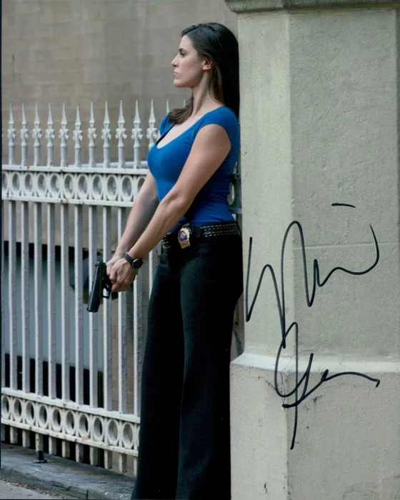Milena Govich autograph