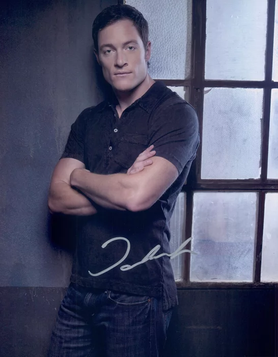 Tahmoh Penikett autograph