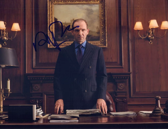 Ralph Fiennes autograph