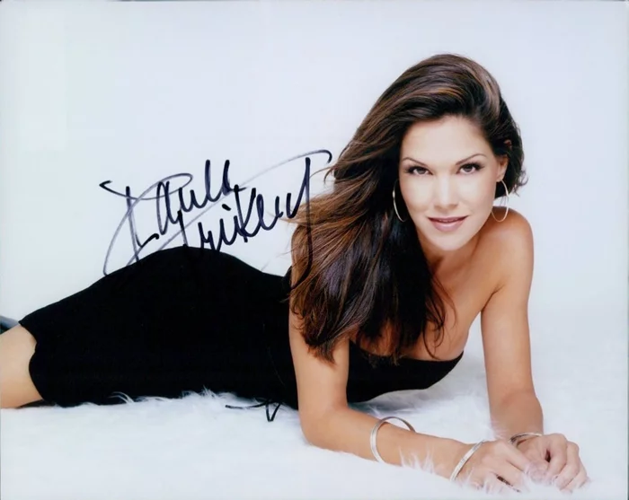 Paula Trickey autograph