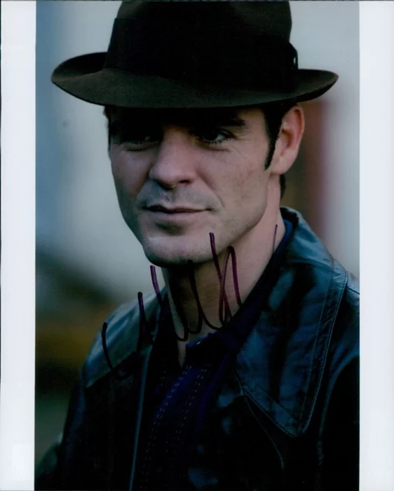 Michael Kelly autograph